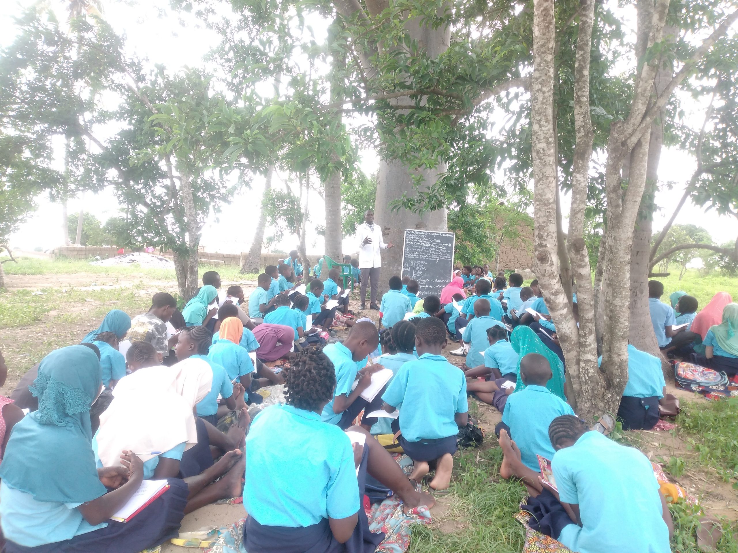 55 turmas estudam ao relento na escola primária completa de Namiteca em Nampula